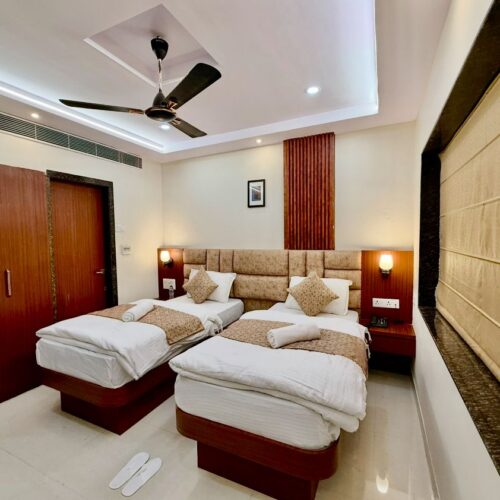 Twin Bed Room With City View