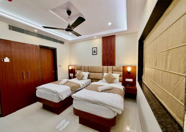 Twin Bed Room With City View