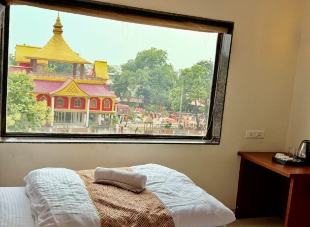 Twin Bed Room With City View - Image 2
