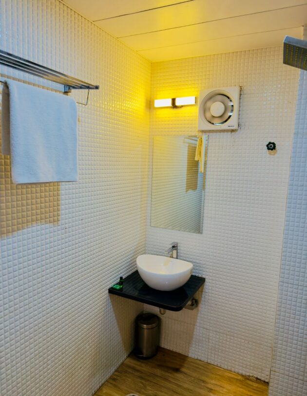 Deluxe King Room with City View - Image 6