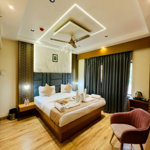 Deluxe King Room with City View