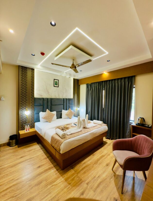 Deluxe King Room with City View