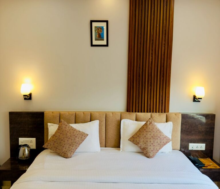Twin Bed Room With City View